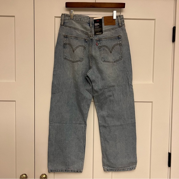 NWT Levi’s 501 Light Wash Ribcage Cropped Ankle Jeans - Picture 4 of 12